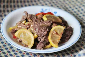 美食分享：柠檬嫩牛肉、孜然烤豆腐、角瓜鲜肉蒸鸡蛋的简单做法图片