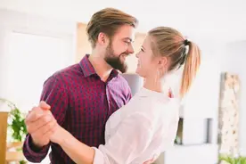 女生的动情，是从“默许”开始的，真实了图片