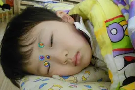 孩子上了幼儿园，三天两头生病，父母需要分析原因，认真对待图片