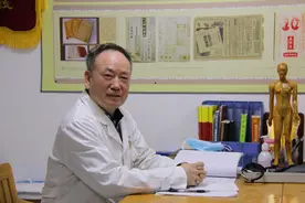 「百强诊所风采展示」雁塔侯永平诊所医生侯永平：一根银针治百病 情暖患者传四方图片