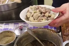 兰州95后卖干拌羊杂，55元一斤，羊杂汤免费喝，来吃的都是爷们图片