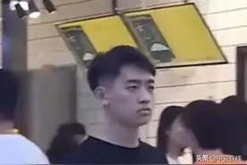 安财一学生校内食堂影像成热搜：“我不是高冷，是真看不清！”图片