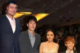 让奥尼尔都显娇小的姚明 体型有多夸张？大象站身边像条宠物狗图片