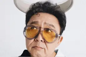 51岁于谦做李宁模特拍时尚大片！穿嘻哈风服装比穿相声大褂还帅图片