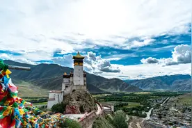 中国最美藏地列车，该上一万次热搜图片