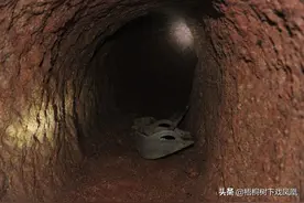 煤矿工人带头盗墓，租房掩护挖盗洞，非常专业，洞内铺设运土轨道图片