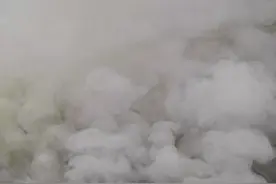 烟雾滚滚、刺激性气味四散，赶快了解一下，发现这种地方一定要警惕图片