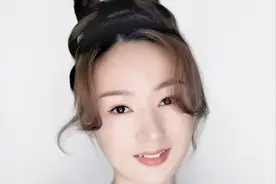 看腻了普通丸子头，换个“蝴蝶结”丸子头试试图片