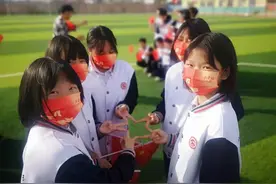 喜迎国庆72周年，贺阳兰州新区高级中学学生高喊：捍卫中华图片