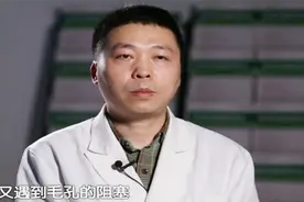 脸上这个部位长痘痘多半为痤疮 千万别乱用药视频封面