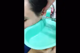 耳屎又干燥又硬怎么办，快来看看这个洗耳朵神器视频封面