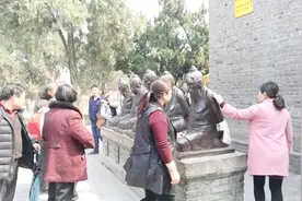 南京秦桧后人反对祖先跪拜岳母墓，要求拆除，专家：反对无效！视频封面