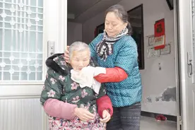 部分城市已实施这项政策！老人生病子女可以带薪休护理假，温馨！视频封面