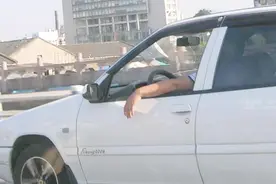 车上有人抽烟，怎样才能快速去除车内烟味？老司机教了几个窍门视频封面