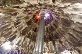 探秘俄罗斯最北端极光基地 萨米人用300张驯鹿皮做帐篷视频封面