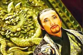 这个皇帝有四个儿子，三个都被他杀了，剩下的一个竟成了傻子视频封面