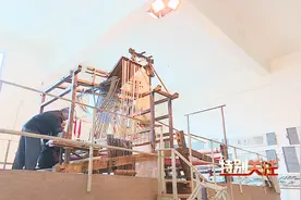 特别关注｜六十多道工序，多工种配合，蜀锦竟是这样织造出来的！视频封面