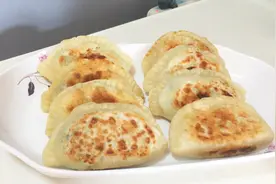 想吃韭菜盒子不用买，农村媳妇教你一招，皮薄肉鲜，学会可以摆摊视频封面