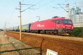 兰州开往上海全程26小时 T115次特快列车通过丹阳站视频封面