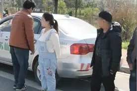科目三考试学员上车顺序也是有规定的，4名学员演示上车正确动作视频封面