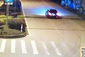 盗贼手撕卷帘门，100多条烟一条不剩，团伙中一人反侦察能力强视频封面