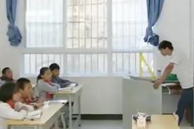 为什么老师一年可以领十三个月的工资呢？看完终于知道了视频封面