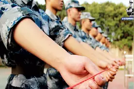新兵成长全景纪录片③《行进》视频封面