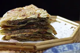 一分钟教你做东北羊肉大馅饼，皮薄馅儿大，咬一口好吃到停不下来视频封面