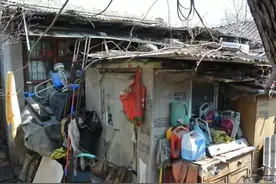北京入赘女婿岳母4人睡一窝，一翻床震动，岳父只能睡过道图片