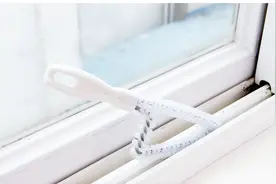 春季大扫除，窗户凹槽里积灰太多，不好清理？简单一招，干净如新视频封面