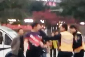 教练私自占地做培训 辱骂掌掴城管被拘视频封面