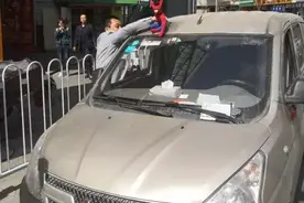 注意！蜘蛛侠“坐”上私家车，兰州交警开始“抓捕”了图片