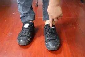 鞋舌头总是跑偏别烦恼，赶紧学学这2个小技巧，鞋舌头再也不跑偏视频封面