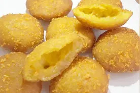 教你做好吃的空心南瓜饼，外酥里嫩，香甜软糯，配方免费送给你！视频封面