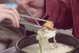 韩国人的最爱，吃汤饭必须配泡菜，不然血压就升高！视频封面