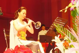 河南农村红白喜事，美女唢呐演奏费玉清经典歌曲《一剪梅》，好听视频封面