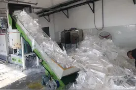 PE/BOPP塑料薄膜回收再生造粒机生产线设备在吹膜厂的在线应用图片