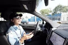 土豪让女友试驾保时捷卡宴，坐进驾驶室才知道与Macan差别有多大视频封面