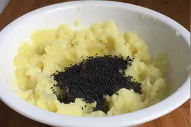 一个鸡蛋，两个土豆，做出秘制小零食，大人小孩抢着吃，简单美味视频封面