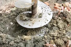 自建房打地桩，挖掘机打桩一米80元 贵吗？视频封面