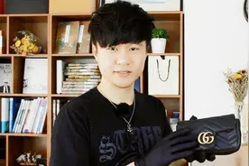 花7千买个单肩包，上手一看，就能放个华为，这是手机壳吧！视频封面