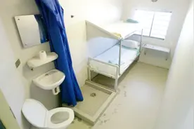 高云翔澳洲监狱房间内景被曝 因其是公众人物或被特殊对待视频封面
