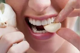 吃完蒜后口气大，这3种食物帮你快速清除蒜味，还你清新口气视频封面