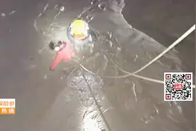 感情纠结，前女友和现女友相互吃醋，一起跳江？视频封面