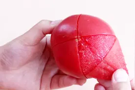 西红柿去皮别用开水烫了，30年老保姆教我一招去皮法，太实用了视频封面