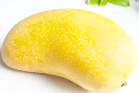 果农大哥教的方法，30秒“芒果”去皮去核，太实用，下次你也试试视频封面