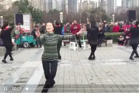 你猜猜这女人是谁？多大年龄？你绝对想不到！