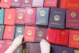 农业户口取消已经成为定局，今年农民手里的3个证，能换20万视频封面