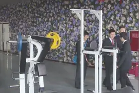 四川成都：500元办一年健身卡？健身房老板扔下一屋子器材 跑了！视频封面