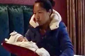 女儿思母心切，多次恳求下母亲答应相见，谁知母亲竟已再婚生子视频封面